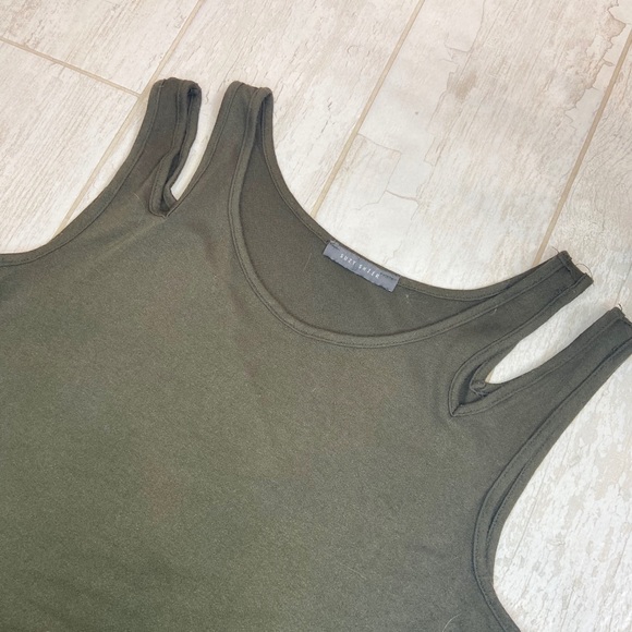 Suzy Shier Olive Green Top - Picture 2 of 3